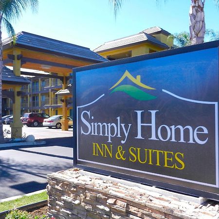 Simply Home Inn & Suites - Riverside Buitenkant foto