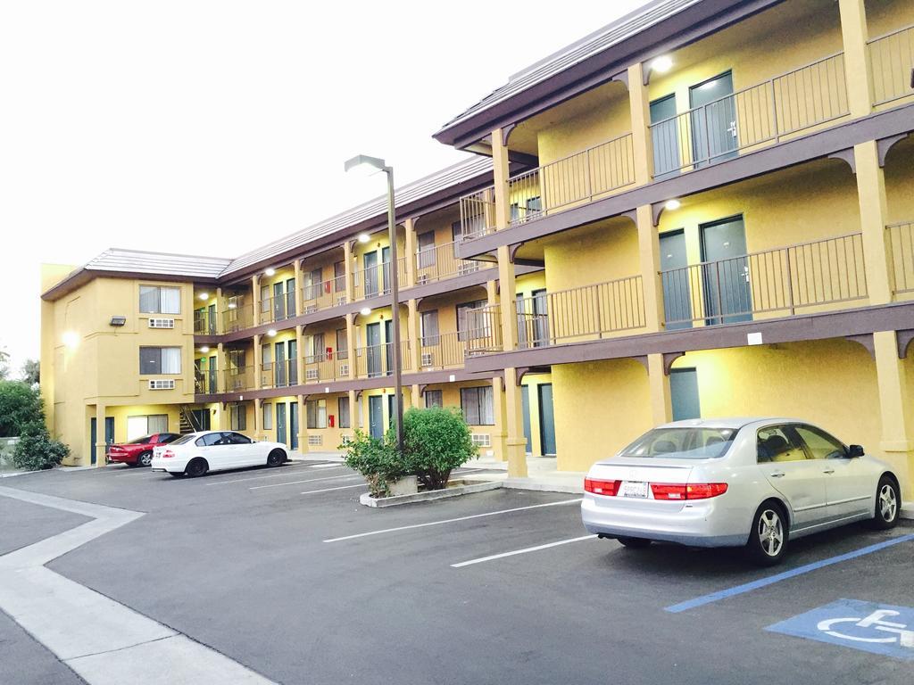 Simply Home Inn & Suites - Riverside Buitenkant foto