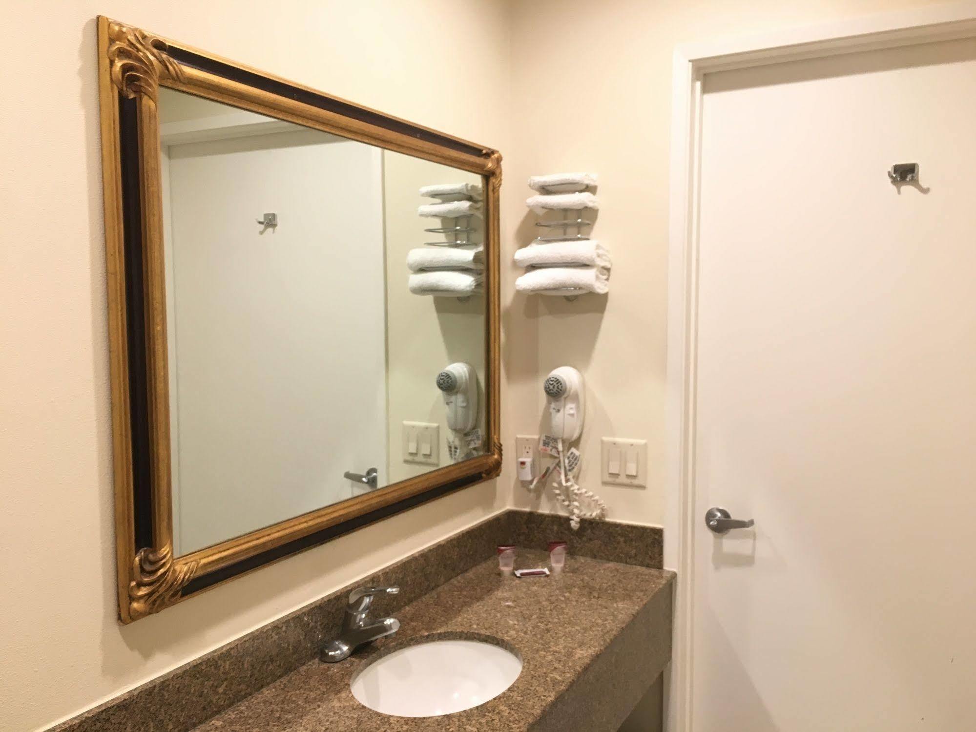 Simply Home Inn & Suites - Riverside Buitenkant foto