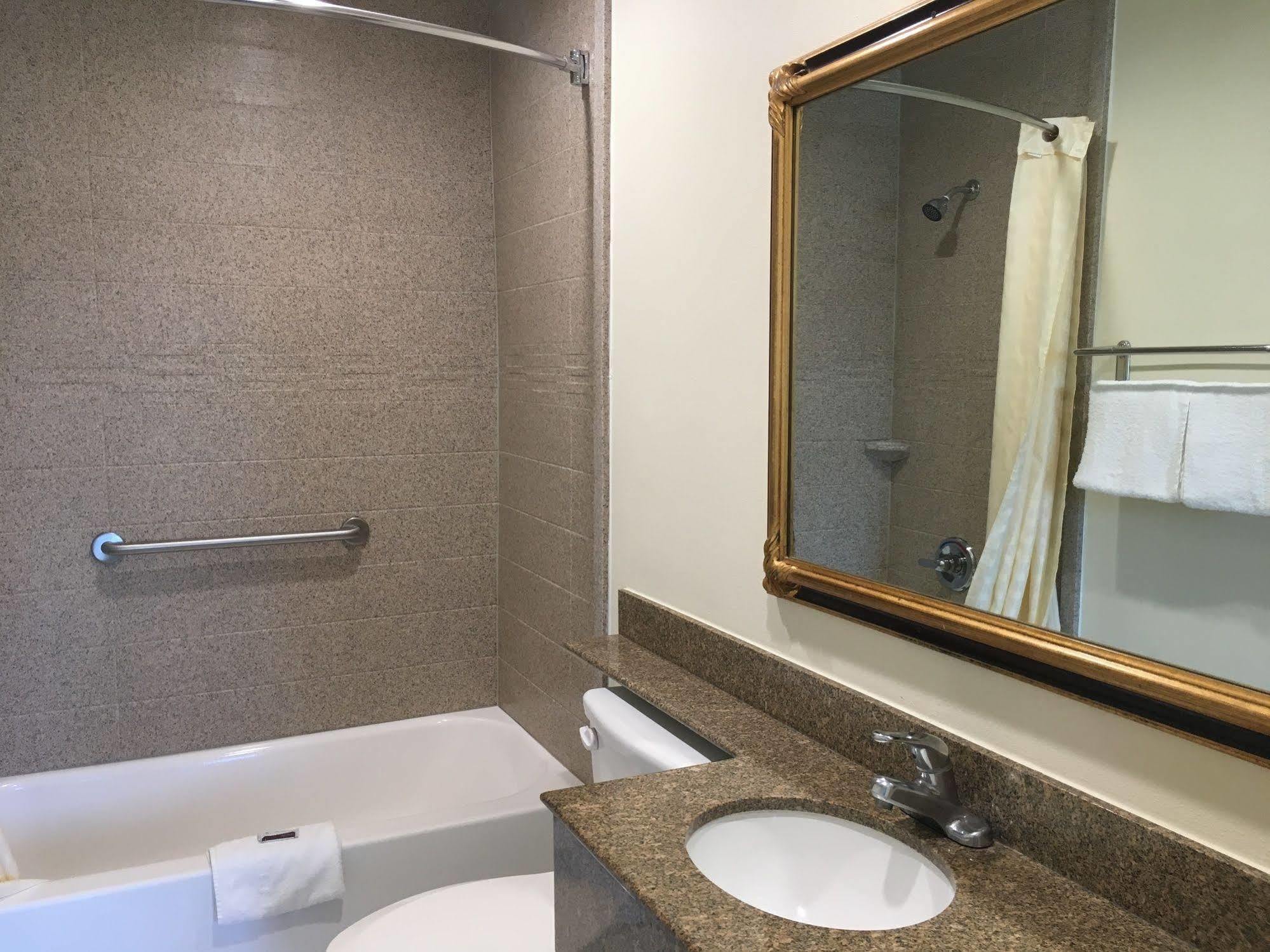 Simply Home Inn & Suites - Riverside Buitenkant foto