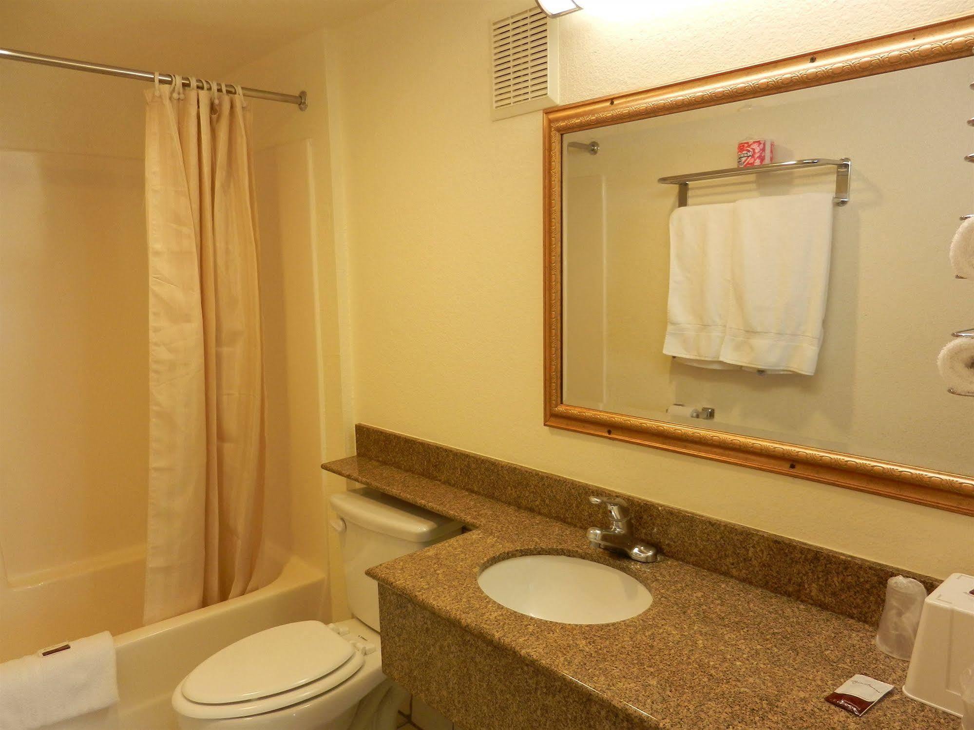 Simply Home Inn & Suites - Riverside Buitenkant foto