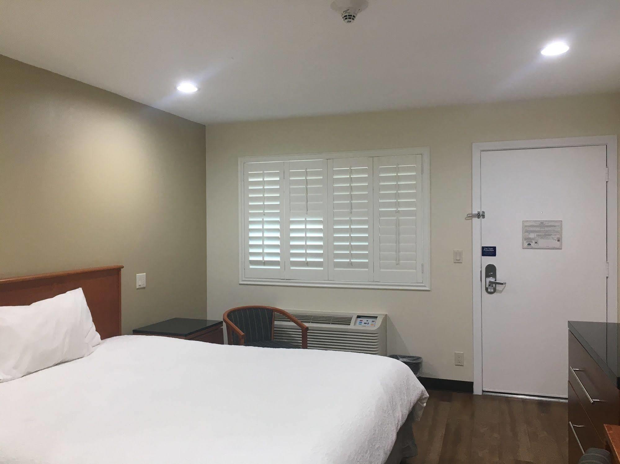 Simply Home Inn & Suites - Riverside Buitenkant foto