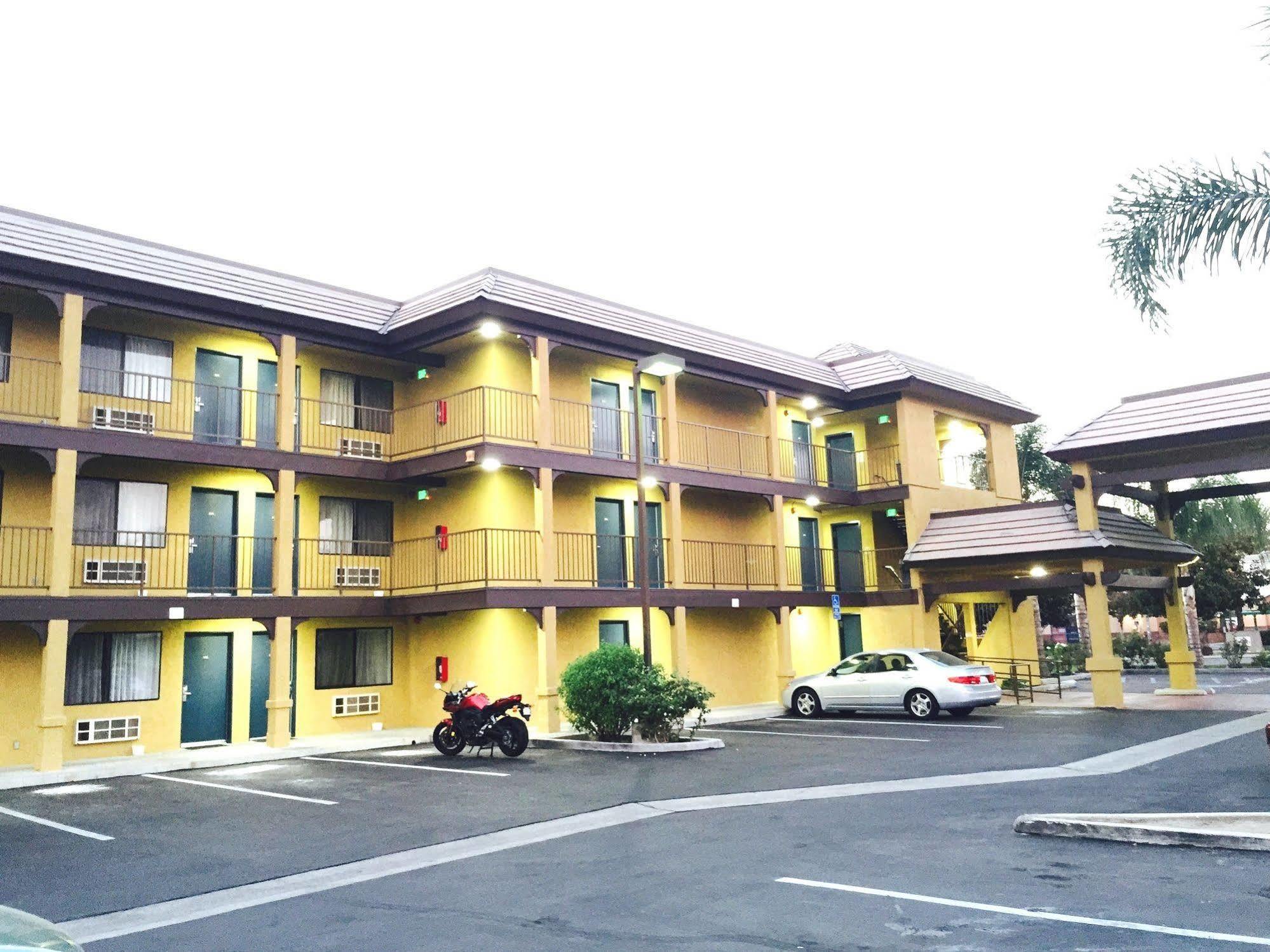 Simply Home Inn & Suites - Riverside Buitenkant foto