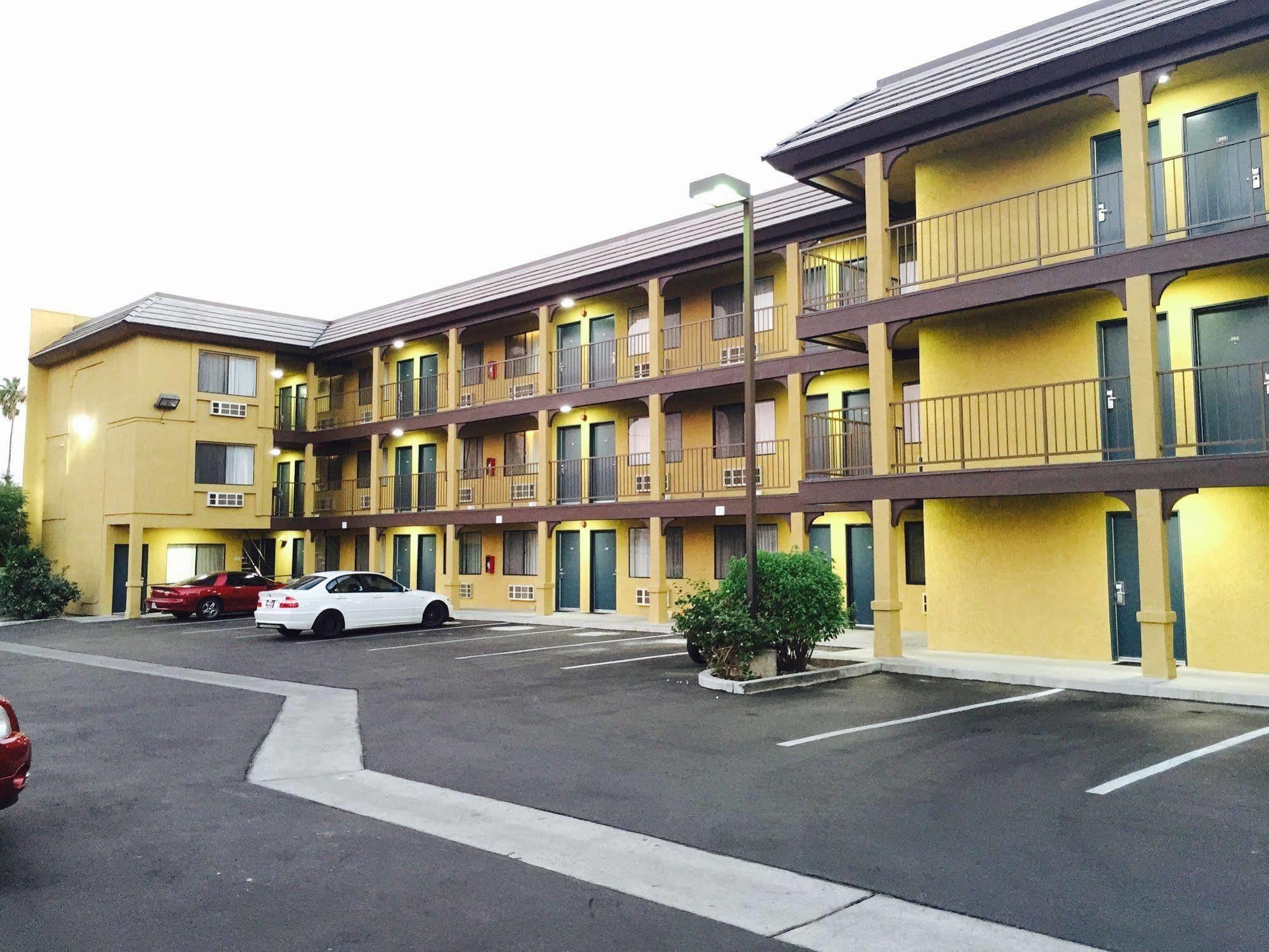 Simply Home Inn & Suites - Riverside Buitenkant foto