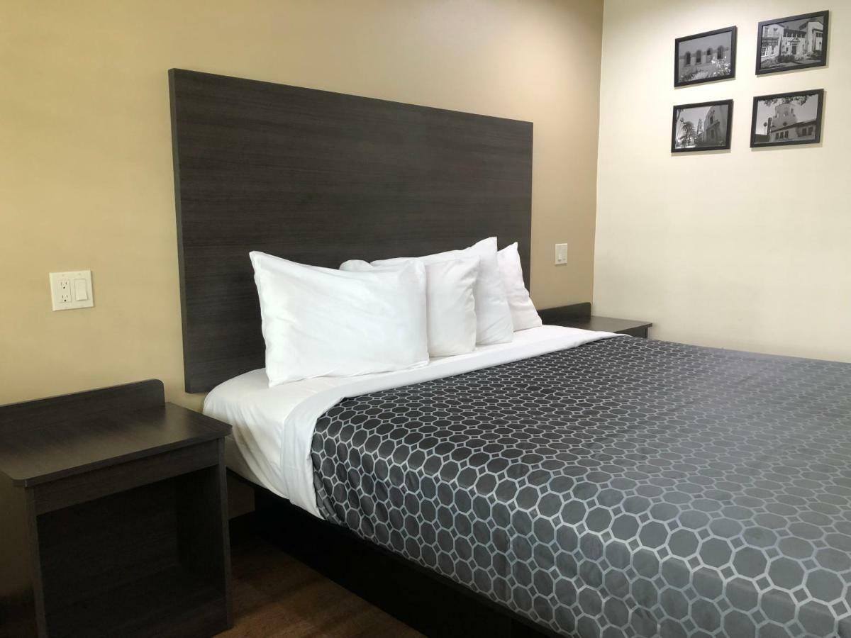Simply Home Inn & Suites - Riverside Buitenkant foto